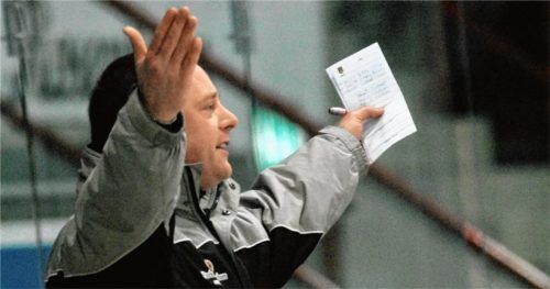 Ein Trainerkandidat? Dave Rich, der am 3. Januar 2010, das letzte Mal als Coach im Rosenheimer Stadion war – damals als Trainer des EC Bad Tölz. Foto  Ziegler