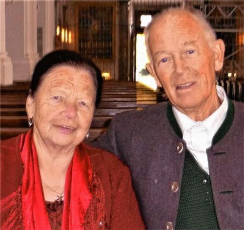 Eng verbunden: Maria und Hillrich Buss haben am gleichen Tag Geburtstag und feiern bald diamantene Hochzeit. Ihr ehrenamtliches Engagement wird in Pang sehr geschätzt.