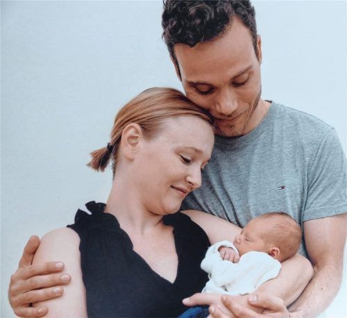 Familienglück: Tobias Rosenberger mit seiner Frau Christiane und Töchterchen Elisa.Foto Privat
