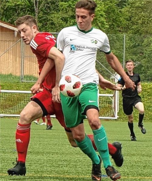 Felix Wieser von der SG Reichertsheim-Ramsau/Gars (rechts) verlor in Schönau mit 0:2, der Klassenerhalt war aber vorher schon gesichert.Foto Wimmer