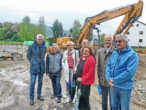 Freuen sich über das gemeinsame Projekt (von links): Philipp Bernhofer, Alois Glück, Gabi Feldmann, Stefan Scheck, Reinhilde Spies, Günther Pfaffeneder und Walter Richter. Foto Hötzelsperger