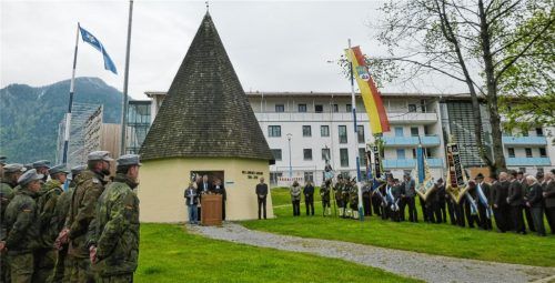 Gemeinsam Wege des Friedens gehen: An der Einweihung des Infopunktes Karfreitkaserne nahmen auch Gäste aus Slowenien teil.Fotos Stuffer-Chunphetch