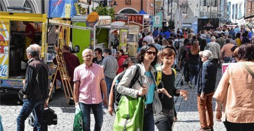 Gut besucht war die Fußgängerzone entlang der Streed Food Trucks: das Angebot reichte von Schmankerln aus aller Welt bis zu gerösteten Insekten. Foto Schlecker