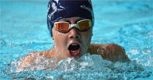 Julian Fromm holte sich beim Brustsprint die Goldmedaille.