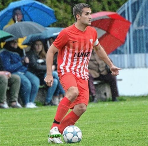 Kapitän Maxi Gürtler und der SV Bruckmühl stehen kurz vor dem Titelgewinn in der Kreisliga 1.Foto Ruprecht