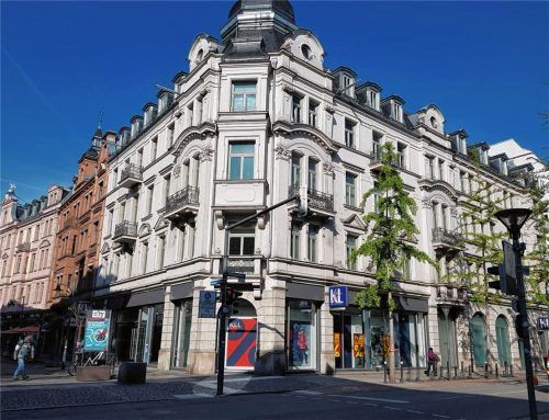 Leerstand in bester Lage: Seit knapp zwei Wochen ist die „K&L Ruppert“-Filiale an der Kreuzung MünchenerStraße/Prinzregentenstraße in Rosenheim geschlossen.Fotos WEinfurtner