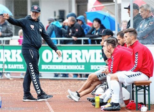 Letzter Auftritt als Buchbach-Dirigent: Trainer-Legende Anton Bobenstetter. Foto  Buchholz