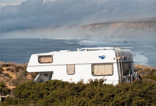 Mal abtauchen: Für manche ist der Urlaub mit dem Wohnmobil ein Ausdruck von Freiheit. Foto Florian Schuh/dpa-tmn