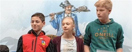 Mannschaftssieg mit der Luftpistole: Daniel Hollweck, Ida und Valentin Webersberger (von links).
