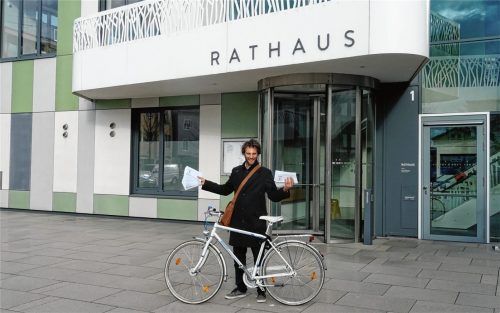 Martin Korndoerfer verschickt sukzessive 1890 Briefe an die Kolbermoorer Haushalte, um deren Mobilitätsverhalten zu eruieren. Foto Poitsch