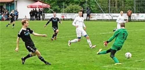 Matthias Vital macht mit dem Treffer zum 4:0 seinen Hattrick perfekt.