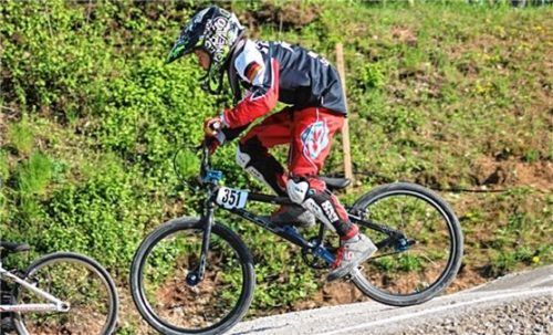 Moritz Sieger erwies sich bei der bayerischen BMX-Meisterschaft in bester Form und siegte in der Gruppe „Beginners 9/10“.Foto lang