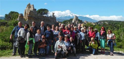 „Orgues“ heißen die Gesteinsformationen, vor denen sich Oberbayern und Franzosen drapiert haben.Foto re