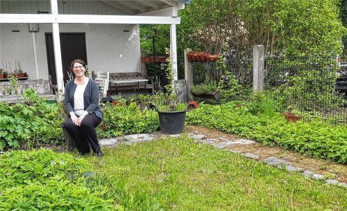 Pastoralreferentin Elisabeth Maier ist schon gespannt auf die Ideen, die die Jugendlichen zur Umsetzung des „Bibelgartens“ miteinbringen. 72 Stunden haben sie dafür Zeit. Foto  Koch