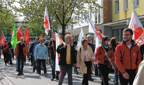Rund 100 Teilnehmer demonstrierten gestern bei der DGB-Kundgebung für ein gerechtes Europa. Fotos  lohmann