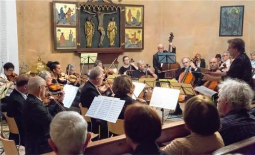 Seit zwei Jahrzehnten spielt das Priener Kammerorchester regelmäßig Konzerte – zuletzt in der evangelischen Christuskirche.Foto Berger