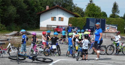 Sicher radeln: Beim Ferienprogramm können die Kinder ihre Fähigkeiten auf dem Zweirad verbessern. Foto Greiner