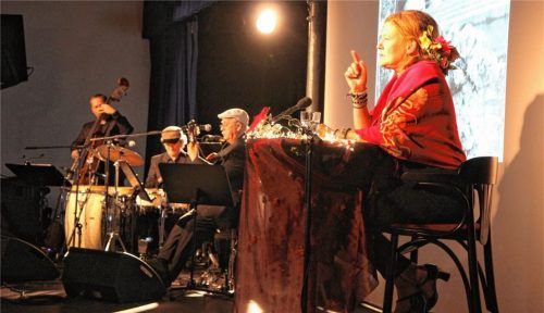 Suzanne von Borsody und das Trio Azul entführten in die erste Hälfte des 20. Jahrhunderts, nach Mexiko, die USA und Paris.Fotos  von Ahn