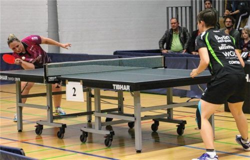 Svetlana Ganina (links) – hier gegen Nina Mittelham – rettete Kolbermoor am Freitagabend das Unentschieden. Fotos  Erlich