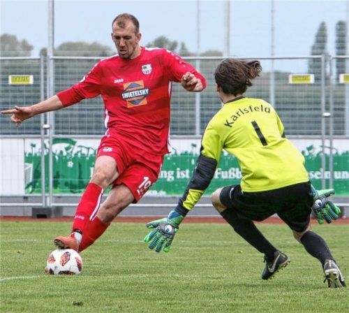 Traunsteins Angreifer Goran Divkovic konnte den Karlsfelder Tormann Noah Schade zweimal überwinden.Foto Fehrmann