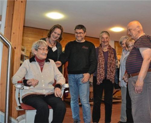Treppen müssen kein Hindernis sein: Im Musterraum können die Besucher einen Treppenlift ausprobieren.Foto Kifinger