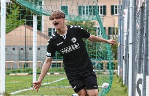 Wackers Christoph Maier jubelt über sein Tor zur 2:1-Führung. Foto Zucker