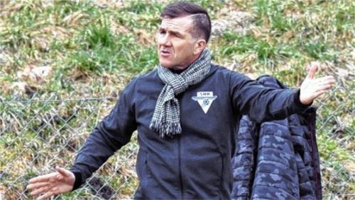 Walter Werner, der in der Winterpause das Traineramt beim SB Rosenheim übernahm und den Klassenerhalt in der Fußball-Landesliga Süd schaffte, hört auf. Foto Ziegler