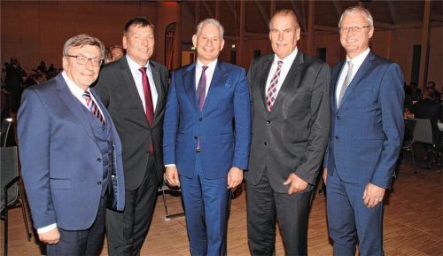 Zogen Bilanz für 2018 die VR meine Raiffeisenbank: Reinhard Frauscher, stellvertretender Vorstandsvorsitzender, Peter Schacherbauer, Aufsichtsratsvorsitzender, Wolfgang Altmüller, Vorstandsvorsitzender, Anton Lischka und Franz Hofmann, beide Vorstandsmitglieder (von links). Vorstandsmitglied Peter Mayr konnte nicht teilnehmen. Foto wagner