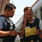 Fahrgast streckt Lokführer nieder