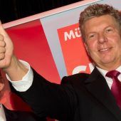 Münchens OB Dieter Reiter kämpft gegen den Sog der eigenen Partei