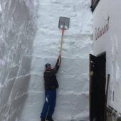 Hüttenwirte kämpfen gegen Schneemassen