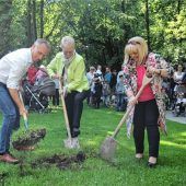 Eine Linde für 213 Neugeborene in Waldkraiburg