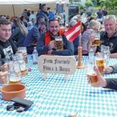 Auch die Österreicher feiern mit