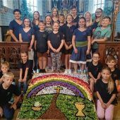 Chorkinder lassen Blumen sprechen