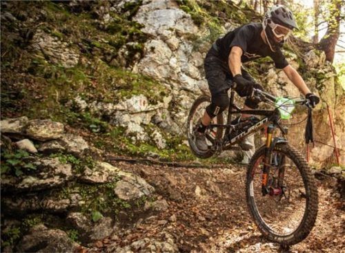 Anspruchsvolle Trails: Bei der Enduro One in Aschau im Chiemgau gehen über 500 Mountainbiker an den Start. Foto  Gilles