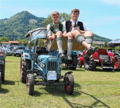 Auch die Jugend begeisterte sich für die alten Traktoren beim Aschauer Bulldogtreffen.
