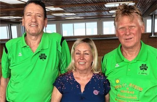 Bad Aiblings Herren Hans Wiesböck und Klaus Hanke sowie Regina Lehnert vom ESV München-Freimann landeten auf dem zweiten Platz im Mannschaftsbewerb.Foto Erlich