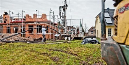 Bauträgerverträge bringen Risiken mit sich – sie sollten daher genau geprüft werden. Foto djd/Bauherren-Schutzbund