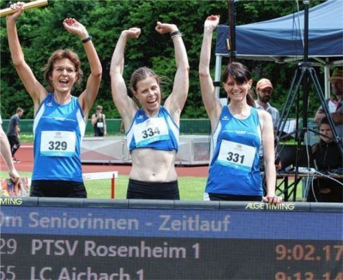 Bayerischer Meister der W50 mit neuem Landesrekord wurde die 3x800-Meter-Staffel des PTSV Rosenheim mit Josefine Hobmaier, Barbara Stich und Ursula Kleibel (von links).