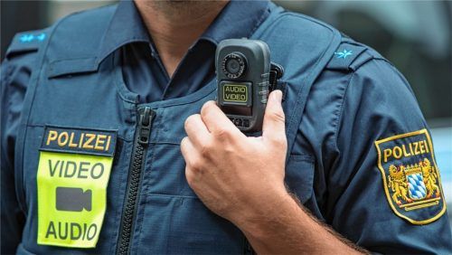 Beamte in Not: Immer öfter sind Polizisten bei ihren Einsätzen körperlicher Gewalt ausgesetzt.Foto dpa