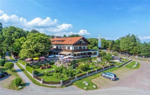 Beliebtes Ausflugsziel: das Cafe Pauli. Die Nähe zum Aschauer Moorbad und zum Bärnsee trägt zur Idylle bei.