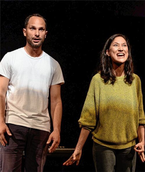 Benedikt Zimmermann und Agnes Decker im ständigen Für und Wider, in Zeiten der globalen Katastrophen ein Kind zu bekommen.Foto Flamm