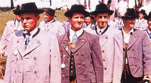 Bereits 1970 zeigten die Kaltentaler vollen Einsatz beim Inngau-Trachtenfest. Einige der hier zu sehenden Gesichter halten noch heute dem Verein die Treue. Aerzbäck