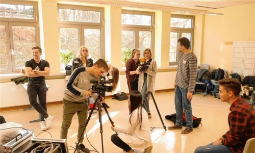 Bevor es hinausgeht zum Dreh der Reportage, gab es für die Teilnehmer des Projektes Culture-X-Change eine Einführung in die Kameratechnik.