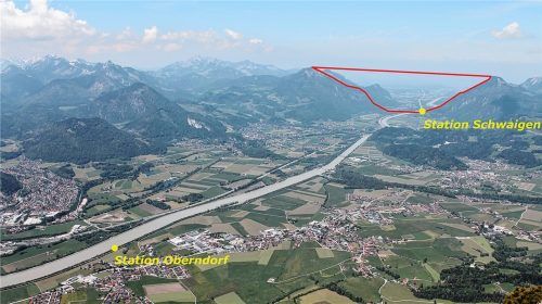 Blick auf die Messstationen im Inntal. Mit den Messwerten soll die Kraft des Windes genau ermittelt werden. Die Talverengung im Inntal Richtung Norden durch das Kranzhorn (rechts) und den Wildbarren (links) spielt eine besondere Rolle.Foto FH Kufstein