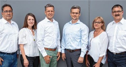 „BündnisAschau“ will den etablierten Gruppen im Gemeinderat Konkurrenz machen: Der designierte Bürgermeisterkandidat Thomas Duxner (Dritter von links) mit den Mitgliedern des sogenannten Kernteams der „Bürgervereinigung“ (von links) Manfred Bock, Alexandra Kutschera, Karl-Heinz Jekler, Gertraud Langbauer und Hans Langbauer.Foto  BündnisAschau