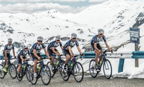 Corratec & friends mit Michael Spögler, Daniel Debertin, Ben Witt, Andreas Schmoll, Julia Deuerlein und Martin Reisner (von rechts), hier auf dem Weg zur Edelweißspitze, sicherte sich den Sieg in der Teamwertung.
