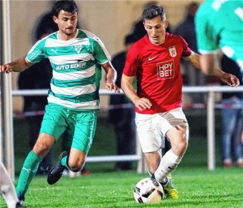 Das Duell Florian Ludwig vom SB Rosenheim (links) gegen den Wasserburger Dominik Haas wird es in der neuen Saison nicht mehr geben, weil der TSV Wasserburg in die Bayernliga aufgestiegen ist. Foto  Butzhammer