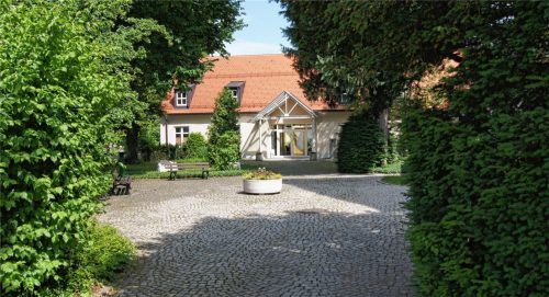 Das Krematorium der Feuerbestattung Südostbayern GmbH in Traunstein an der Wasserburger Straße, neben dem Friedhof. Fotos weinzierl