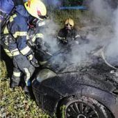 Auto angezündet